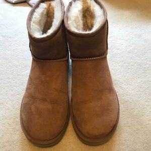 Men's UGG Mini Boot Size 10